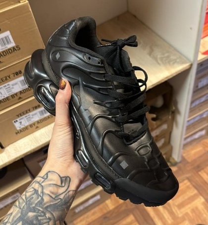 AIR MAX TN PLUS "BLACK LEATHER"